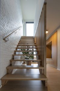 Minimalistisk trappe i eg fra Wood Step