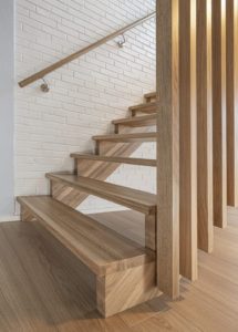Elegant og minimalistisk trætrappe fra Wood Step